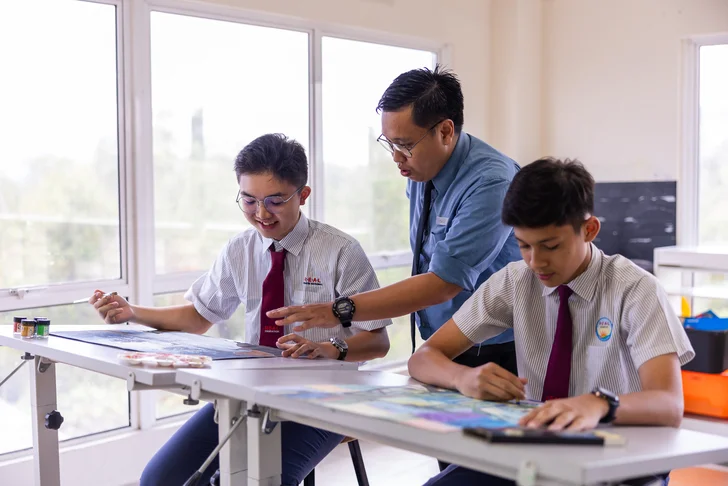 International Schools & Universities International Schools & Universities